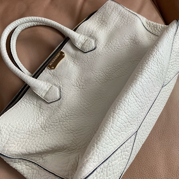 AUTHENTIC BURBERRY Dewsbury Grain Check Leather Tote - Picture 10 of 13